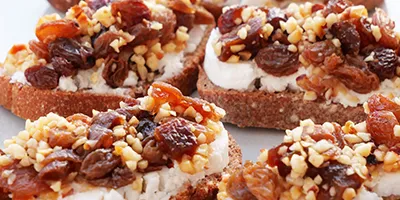 Tartine Apéro au chèvre & fruits secs